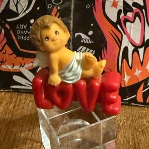 VINTAGE HALLMARK VALENTINES GIFT-ABLE